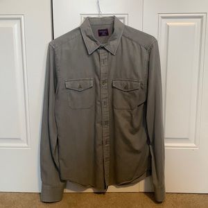 Medium slim fit untuck it grey button down